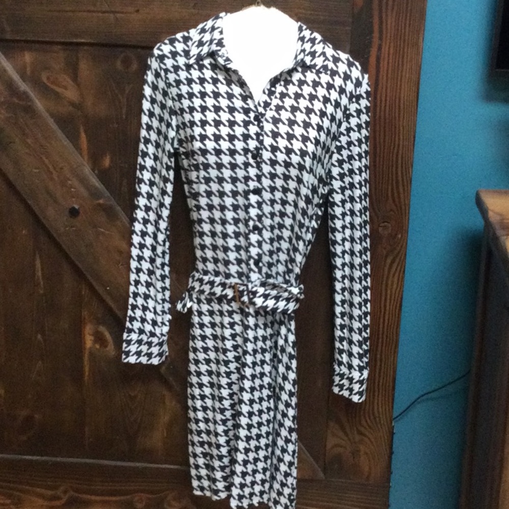Fredericks of Hollywood long sleeve houndstooth button down dress
